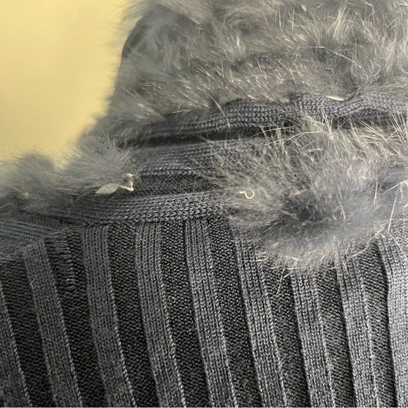 Neiman Marcus Navy Rabbit Fur detailed ribbed cardigan size medium - Picture 4 of 7
